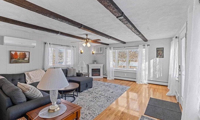 Lynn Maison | Single family home large yard close to Salem and Boston