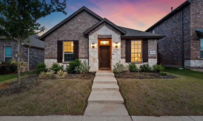 Lincoln Park Maison | Single-level Home Game Area Ideal for Long Stays