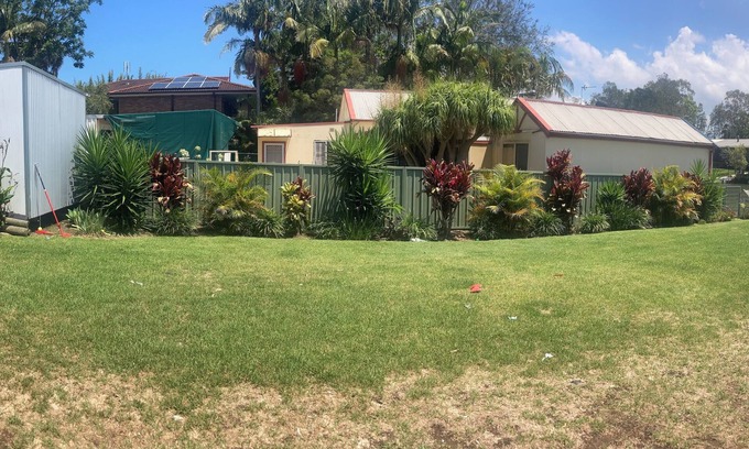 Fennell Bay Cabine | Single Room Cabin With Shower and Toilet, Separate Camp Kitchen and Laundry