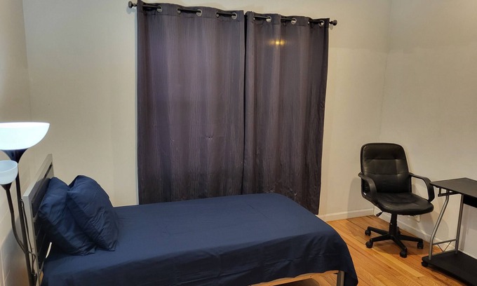 Jersey City Appartement | Single room in 3 BHK. Shared kitchen and shared bathroom with 2 more guests.