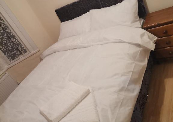 Goodmayes Maison | Single Room near London Seven Kings Train station