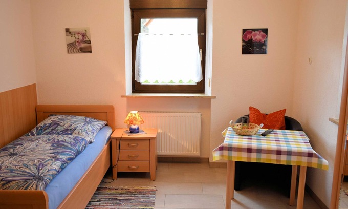 Egloffstein Appartement | Chambre simple (douche / WC communs) - Gästehaus Grau