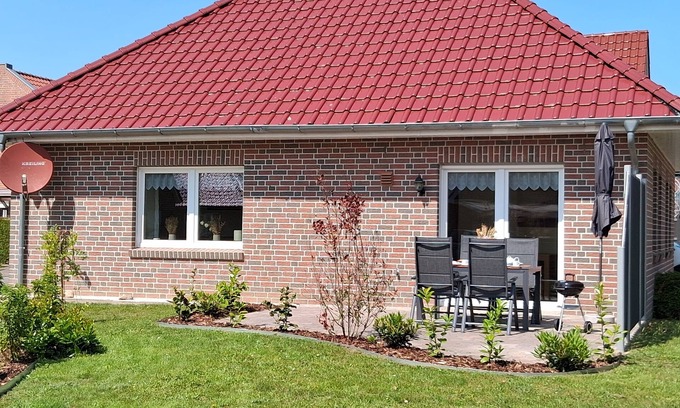 Weener Maison | Single-storey vacation home bungalow with wallbox in a quiet location in Weener