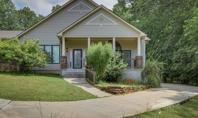 Rockdale County Maison | Single-Story Home ~ 7 Mi to Old Towne Conyers!