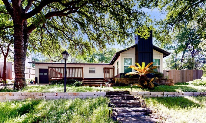 Galindo Maison | Single-story home with furnished patio, fast WiFi, washer/dryer, & central AC