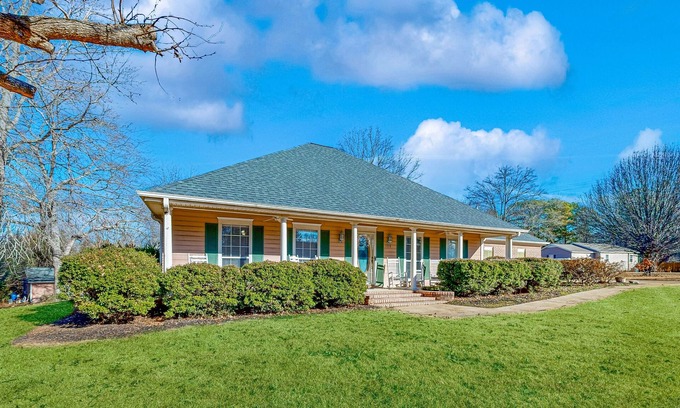 Saltillo Maison | Single-story home with private deck, grill, fireplace, & W/D