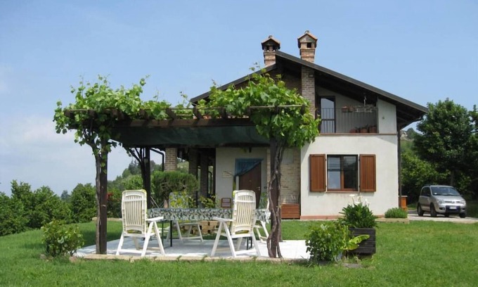 Sinio Maison | Sinio country house with garden surrounded by hazel groves