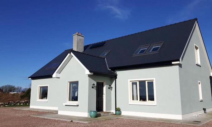 Spiddal Maison | Sioscadh Na Mara (Sea Whisper)
