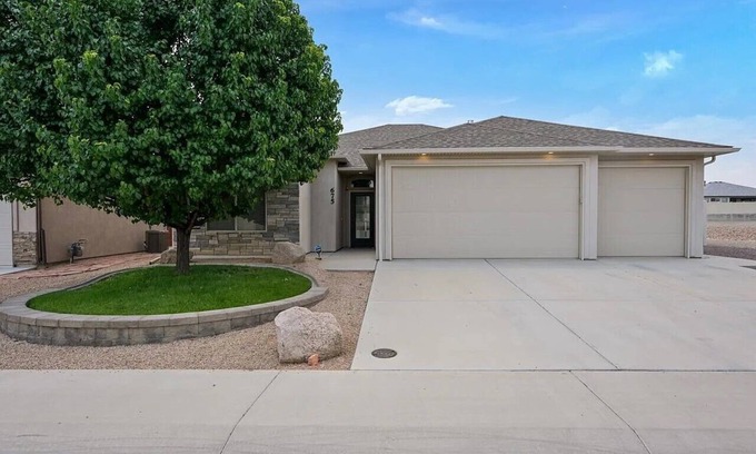 Grand Junction Maison | Sip, Stay and Ride- a charming wine themed home in Grand Junction