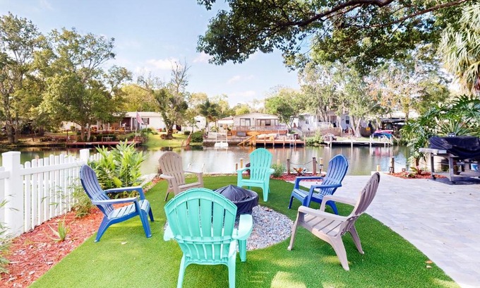 Weeki Wachee Gardens Maison | Siren's Serenity