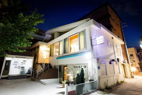 Yeonnam-dong Maison | SISnBRO Guesthouse