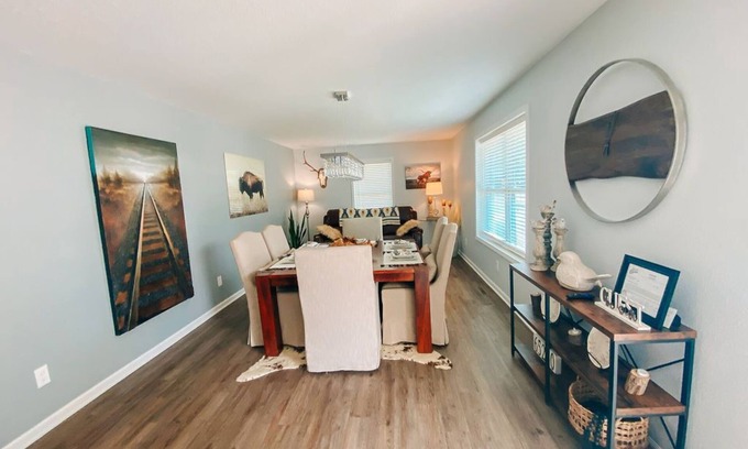 Centralia Copropriété | Sisters Four Bed and Bath - Luxury living in a small town atmosphere!