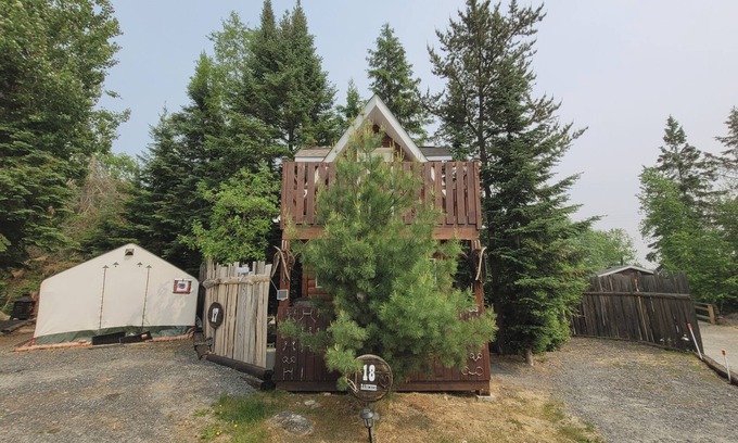 Kenora Cabine | Site 18 Rancher Glamping Bunkie Small Urban Farm
