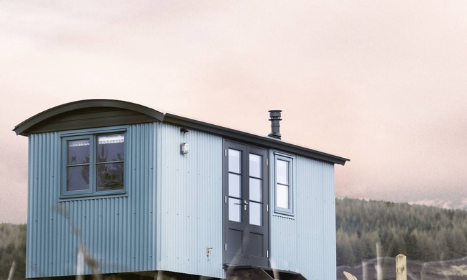 Pitlochry Appartement | Situated in Tulliemet valley on an old shepherd’s hill track, our huts enjoy breathtakingly long vie