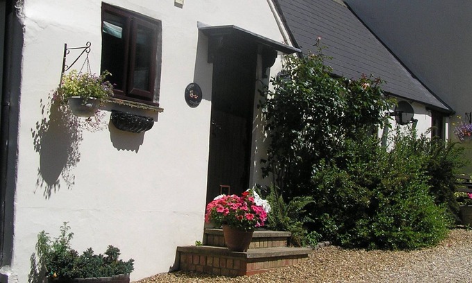 East Haddon Maison | Situated on a marked walk in beautiful countryside - we are dog friendly