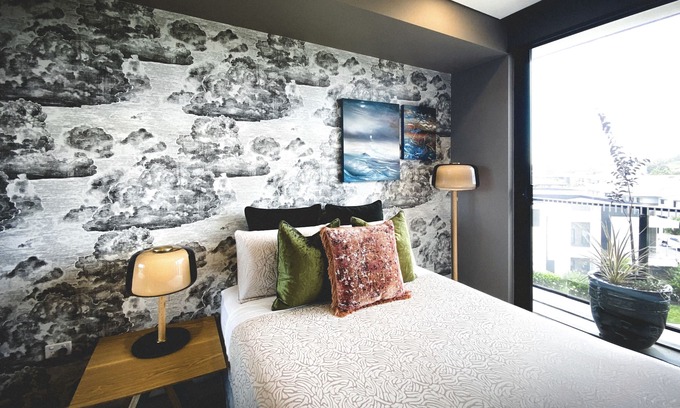 Penrith Appartement | Situated on Lord Sheffield Circuit, this unit is truly fit for a king.