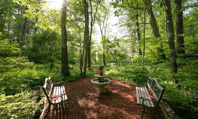 Somersworth Maison | Six-Bedroom Family Retreat Near Portsmouth w/ Hot tub, Theater