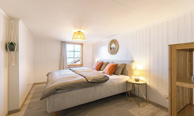 Leissigen Appartement | Skandi Lodge with lake view near Interlaken