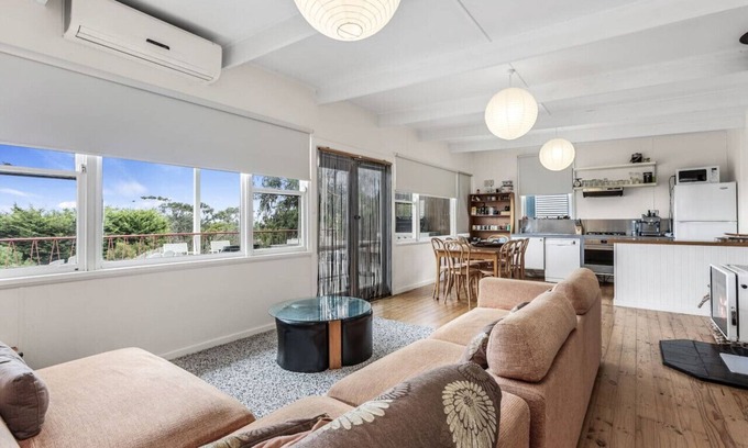 Skenes Creek Maison | Skenes Creek Beach Retreat Free Wi-Fi Ocean views.