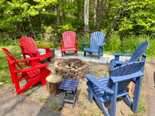 Ellicottville Maison | SKI Bike, Hike & Golf Townhouse w/Hot tub