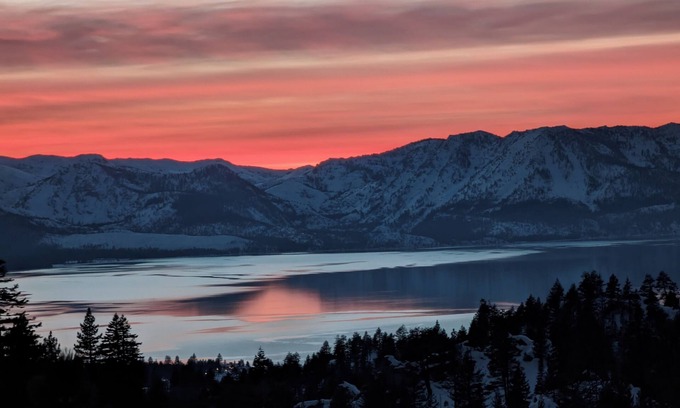 Upper Kingsbury Copropriété | Ski Bums hideout- The Eagle’s Nest with Fabulous Views of Lake Tahoe.Walk to Ski