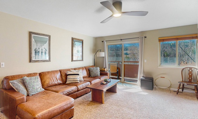 Silverthorne Appartement | Ski condo close to hiking & lake w/private balcony & fireplace