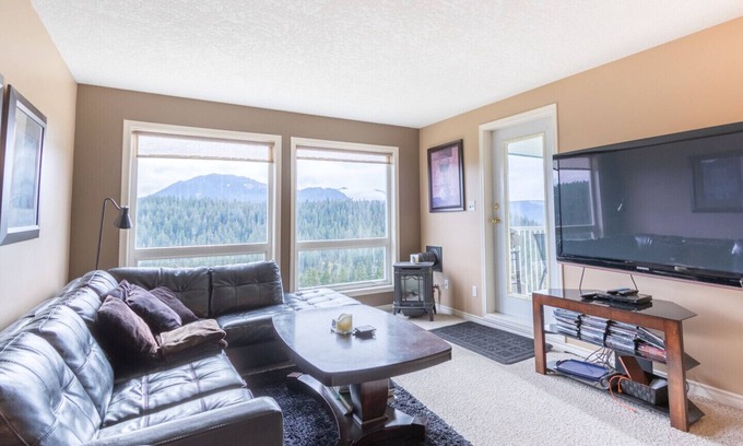 Courtenay Maison | Ski In / Out - Mt. Washington Paradise