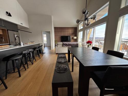 Beaupre Appartement | Ski-in Penthouse Condo MSA