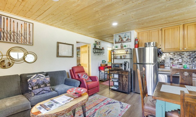 Red River Copropriété | Ski-In Red River Retreat: Balcony, Mountain Views!