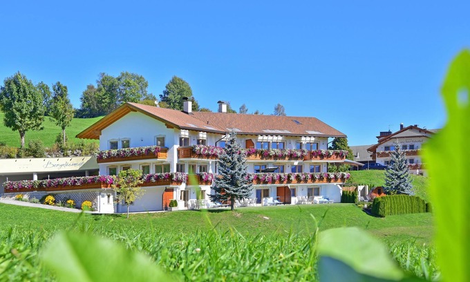 Maranza Appartement | Ski-In / Ski-Out Apartment with Patio, Sauna, & Jacuzzi; Pets Allowed, Parking Available