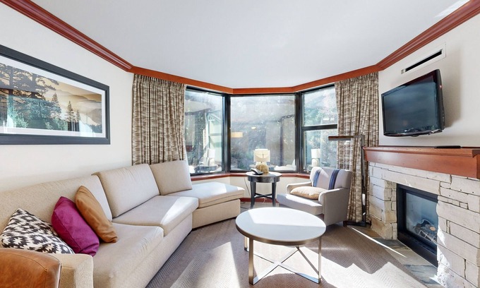 Olympic Valley Copropriété | Ski-in/ski-out Olympic Valley retreat with two adjacent units, pools, & hot tubs