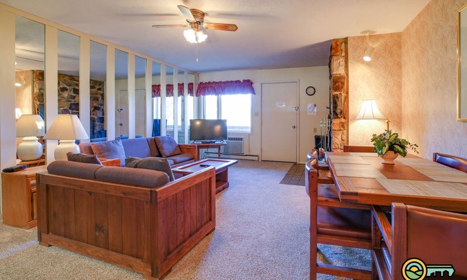 Mount Jackson Copropriété | Ski/MTB/Golf Condo (#115) - Slope side | Ski slope & Resort views | Walk-in access!