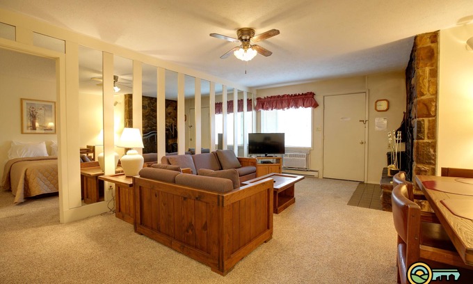 Mount Jackson Copropriété | Ski/MTB/Golf Condo (#124) - Slope side | Wonderful mountain & golf course views!