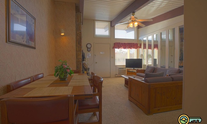 Mount Jackson Copropriété | Ski/MTB/Golf Condo (#132) - Slope side | Mountain, golf course views | Vaulted ceilings!