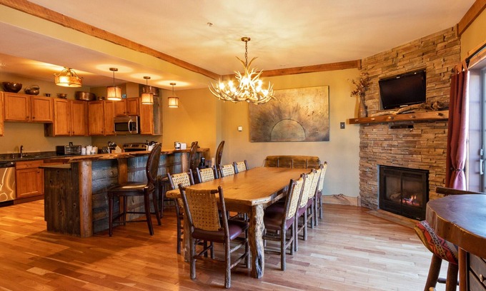 Hunter Copropriété | Ski on/Ski off, Convenient, Spacious & Extra Clean, Perfect for Large Families