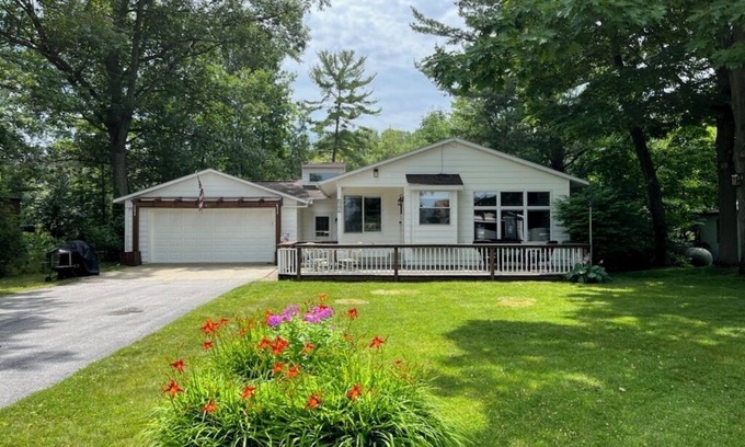 Lake Township Maison | Crystal Mountain, Sleeping Bear, Big Platte Lake, Skiing, Fish, Golf
