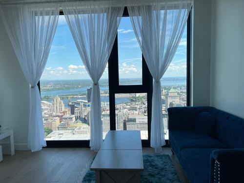 Quartier des Spectacles Appartement | Sky Bridge Spectacular