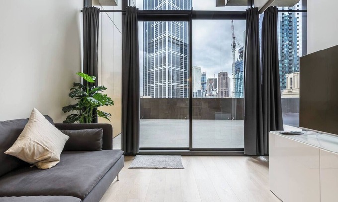 Melbourne Central Business District Appartement | Sky High City Luxury w Huge Deck and Shared Pool