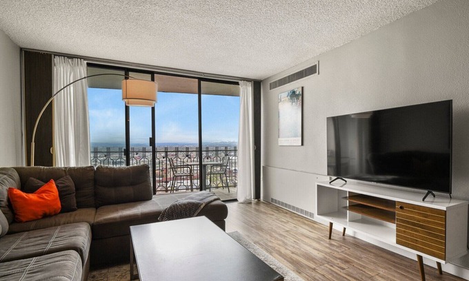 Downtown Denver Appartement | Sky-High Downtown Denver Studio | Pet Friendly!