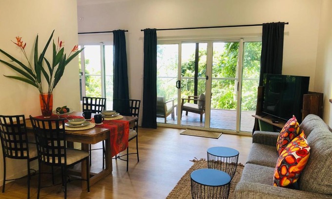 Rocky Point Maison | Sky: rainforest and ocean views with jacuzzi