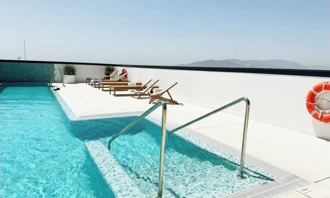 El Molinillo Appartement | sky tower 2-bedroom apartment in fabulous Málaga with AC, WiFi, fitness room