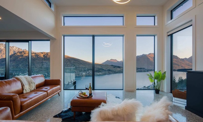 Frankton Villa | Sky Villa A, Free Parking, Gas Fire, Garage, AC