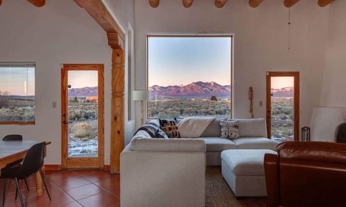 Ranchos De Taos Maison | Skydancer - Desert Dream - 3 Bed - 1 Great Room - 2 Bath
