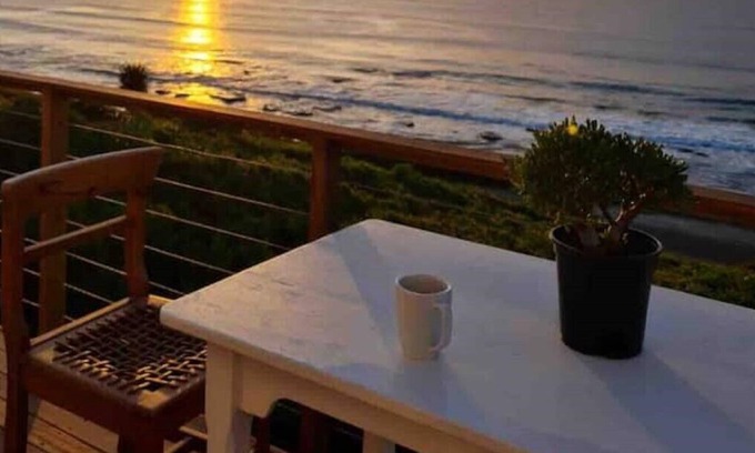 Reebok Maison | Skye Beach House: Seaviews, Sundeck, Surf, Wifi