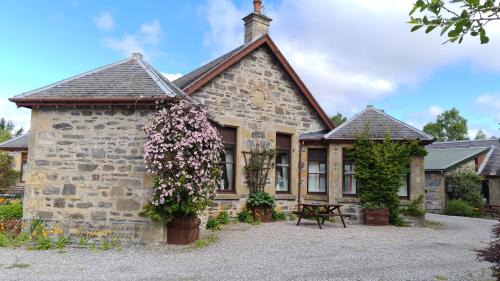 Kingussie Maison | Skye Cottage, Meadowside House, near Kingussie