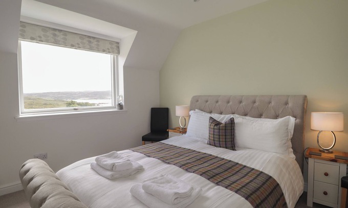 Heast Maison | SKYE RETREAT, character holiday cottage, with a garden in Broadford