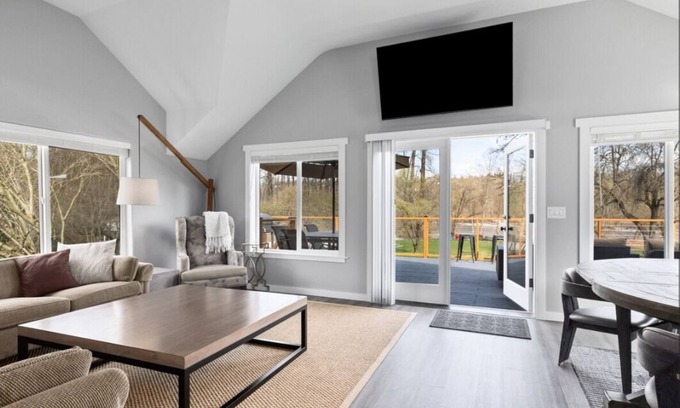 Monroe Maison | Skykomish River Estate - Private Beach, Sleeps 12, 5 Acres!