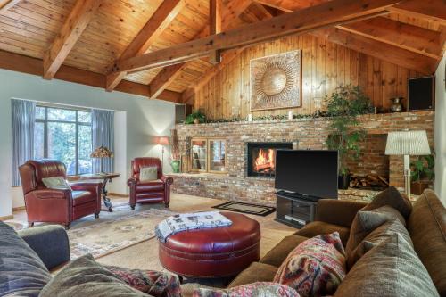 Skyland Maison | Skyland Retreat - Max nighttime occupancy of 8