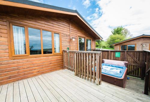 Cupar Chalet De Ski | Skylark Lodge with Hot Tub