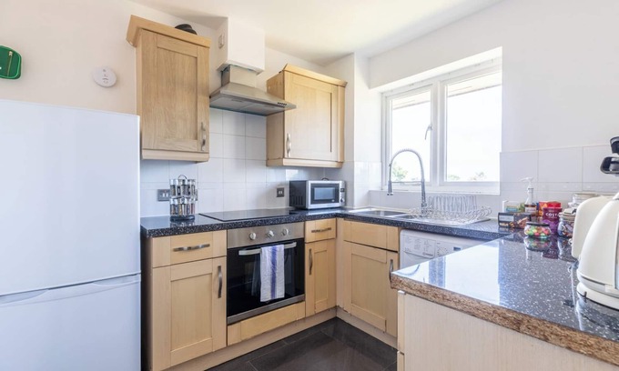 Woolwich Appartement | Skyline Haven Modern 2BR w/ Free Parking & 4kTV